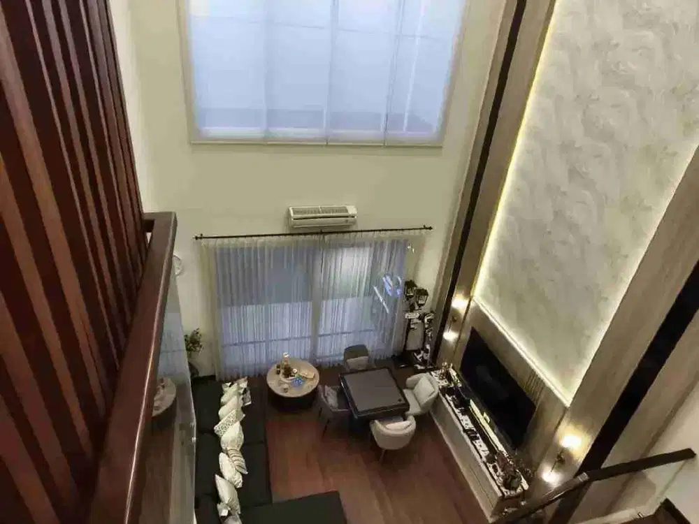 Rumah mewah Furnished di Pakuwon Indah Villa Bukit Regency