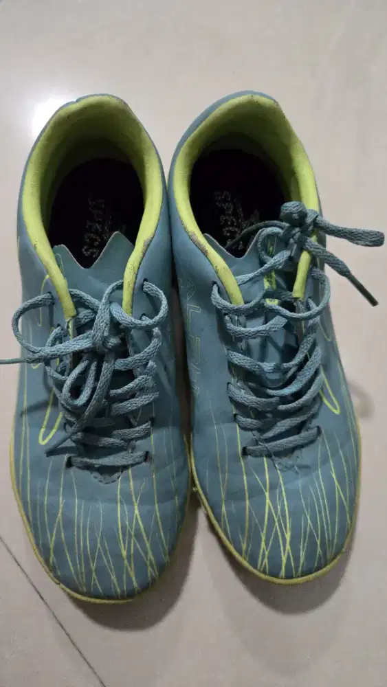 Sepatu futsal specs