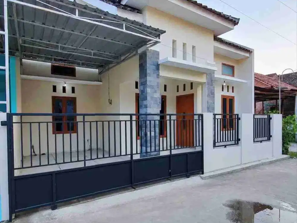 Rumah Cantik Tampak Baru Terawat Dekat Airport Adi Sumarmo