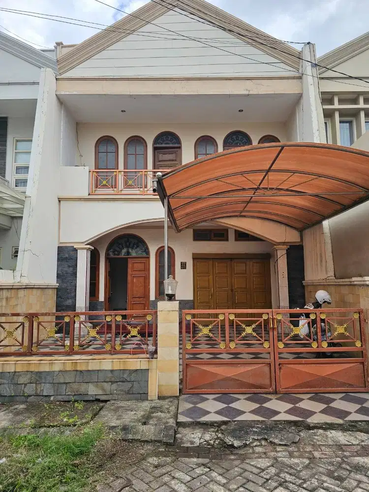 DIJUAL RUMAH NIRWANA EKSEKUTIF 2 LANTAI ADA GARASI ROW JALAN KEMBAR