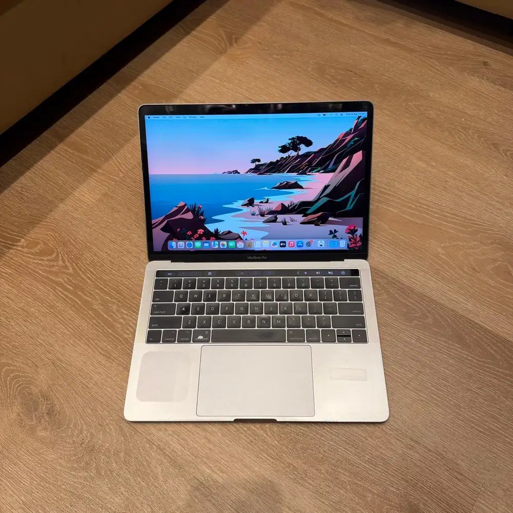 Macbook Pro 2017 Touchbar i5 8/256 Normal