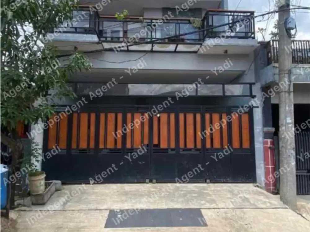 Dijual rumah dua setenga lantai lokasi dekat denagan grand wisata