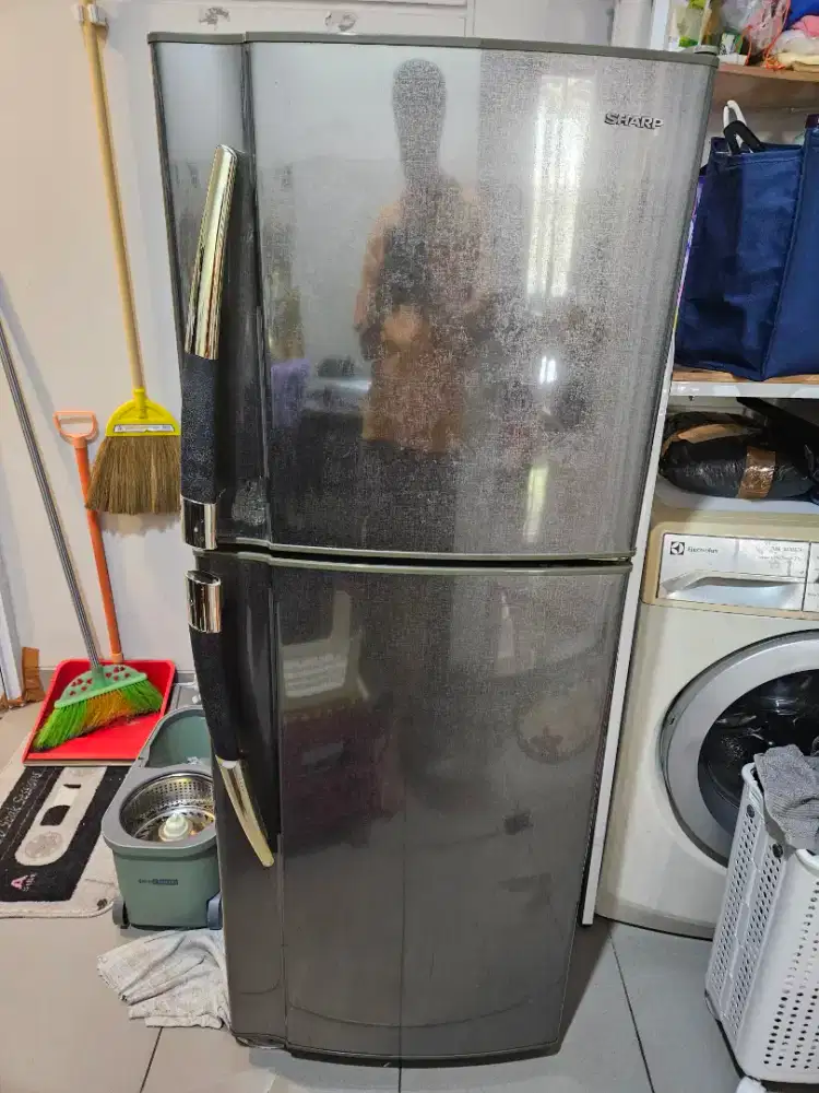 Dijual kulkas sharp 2 pintu lokasi kelapa gading jakarta utara