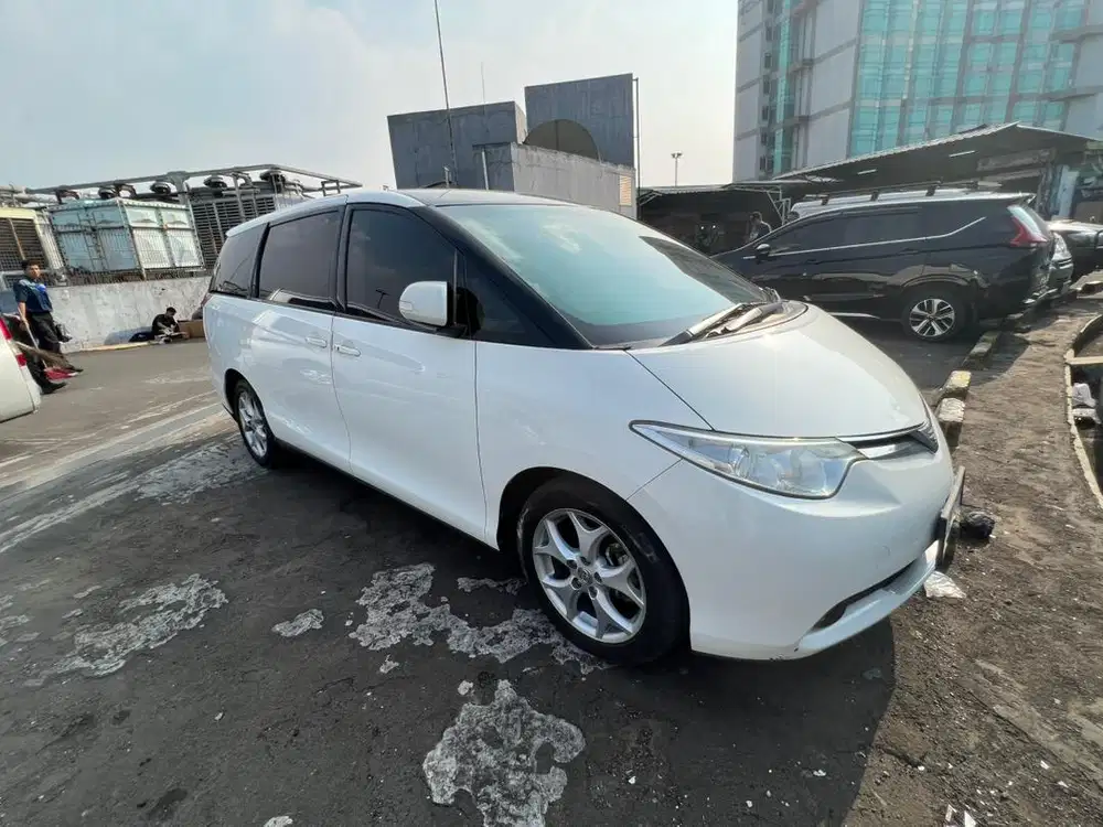 Toyota Estima CBU (putih)