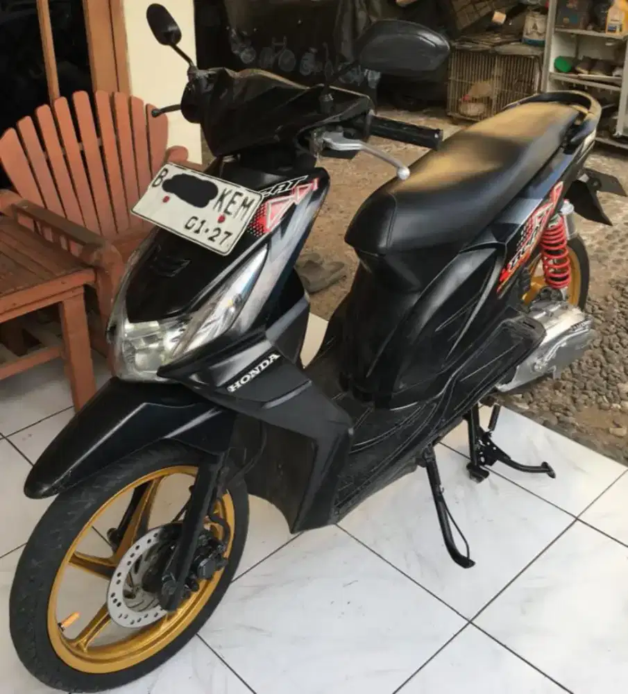 Honda Beat Karbu warna Hitam tahun 2012