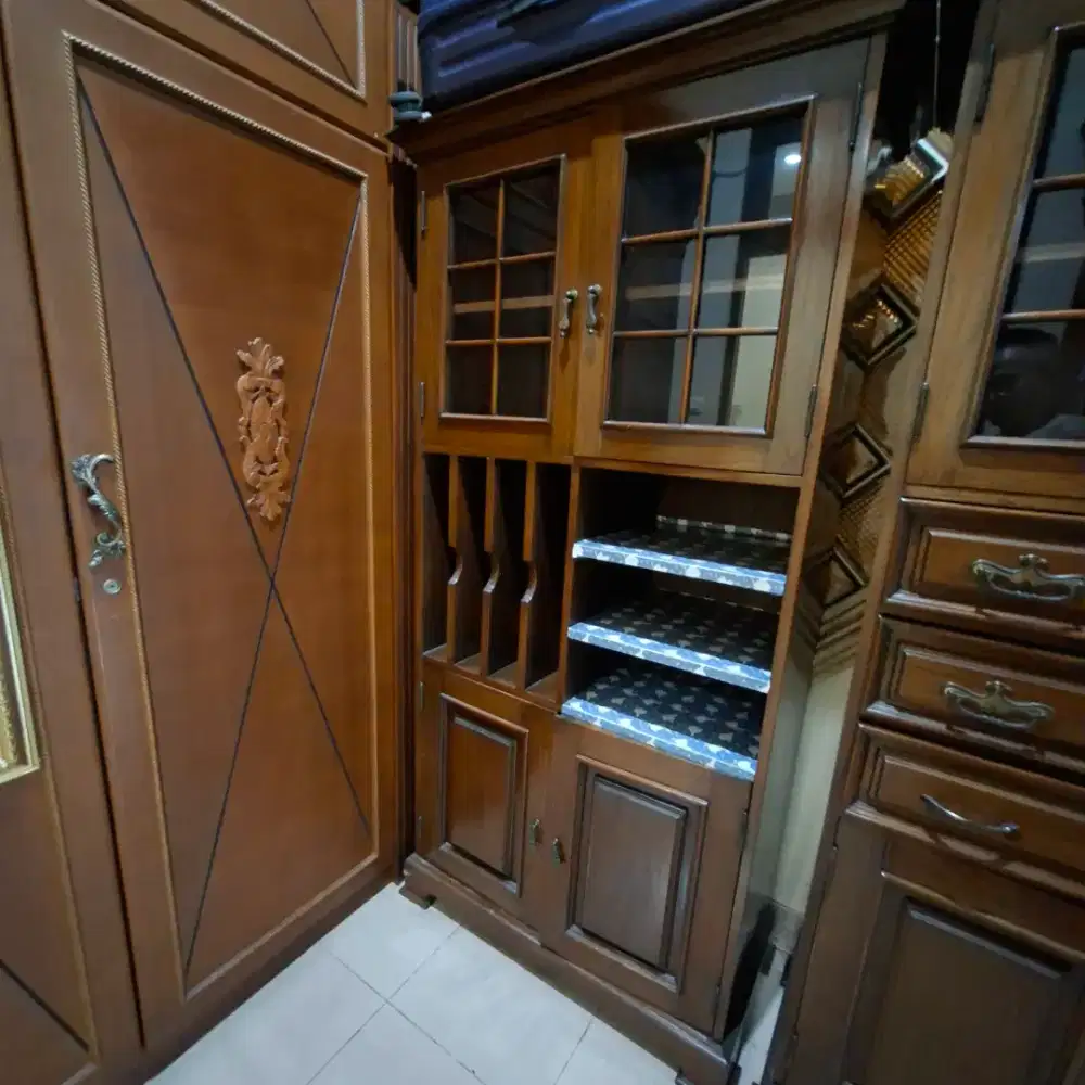 Lemari display jati