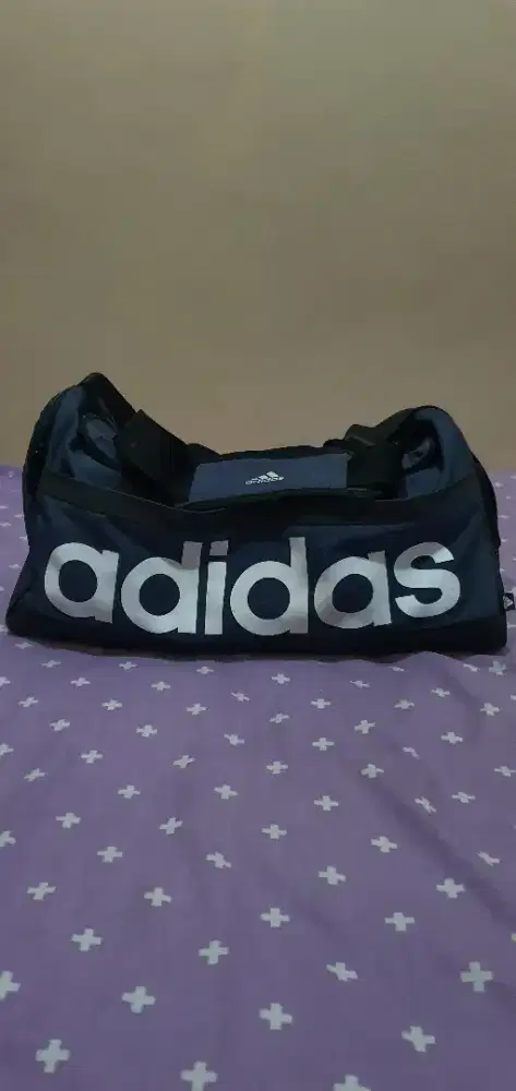 TAS ADIDAS ESSENTIALS LINEAR DUFFEL BAG SMALL