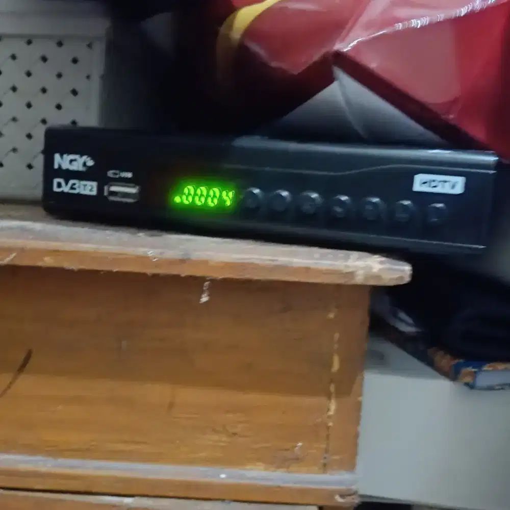 Tv Sharp dan set box