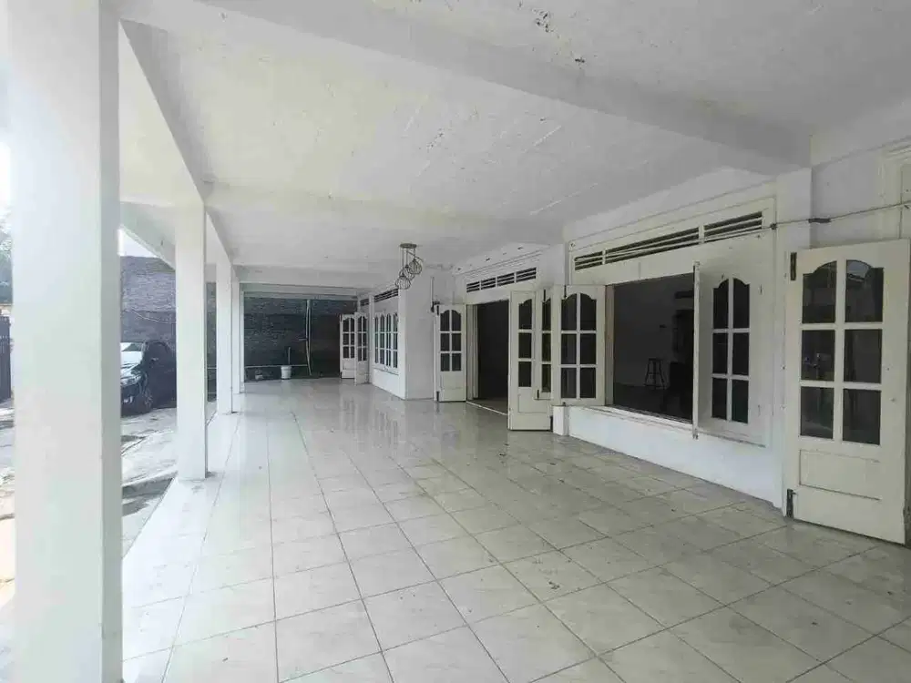 Rumah Besar Kokoh Dekat Kampus UNS dan Stasiun Palur