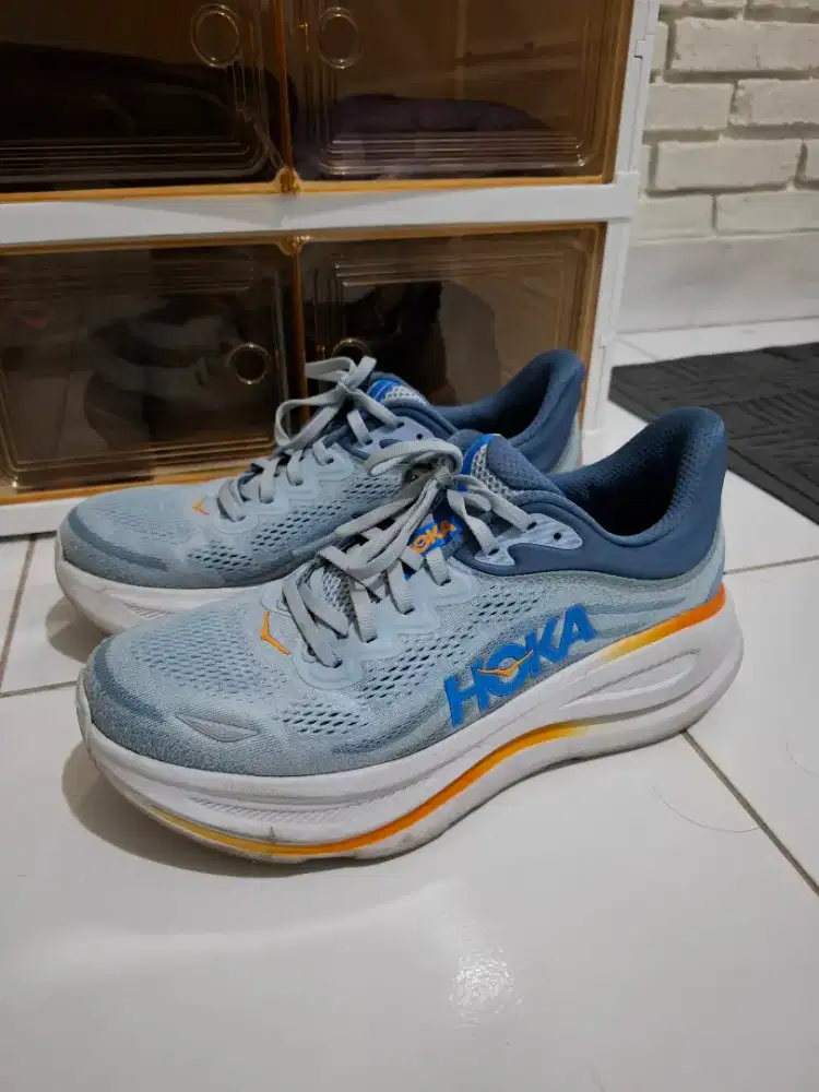Separu Lari HOKA BONDI 9