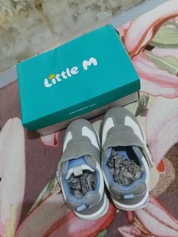 Sepatu anak laki laki usia  2-3 tahun size 24