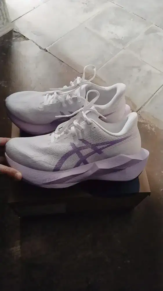 Sepatu asics Novablast 6