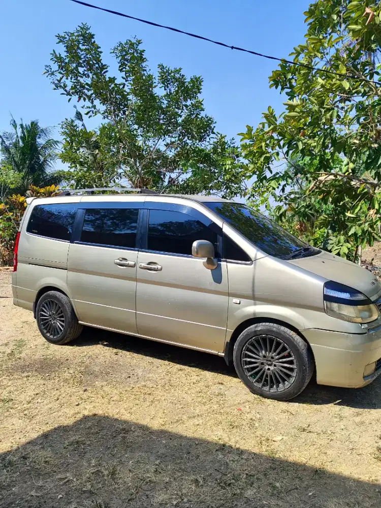 Nisan Serena C24 HWS 2005
