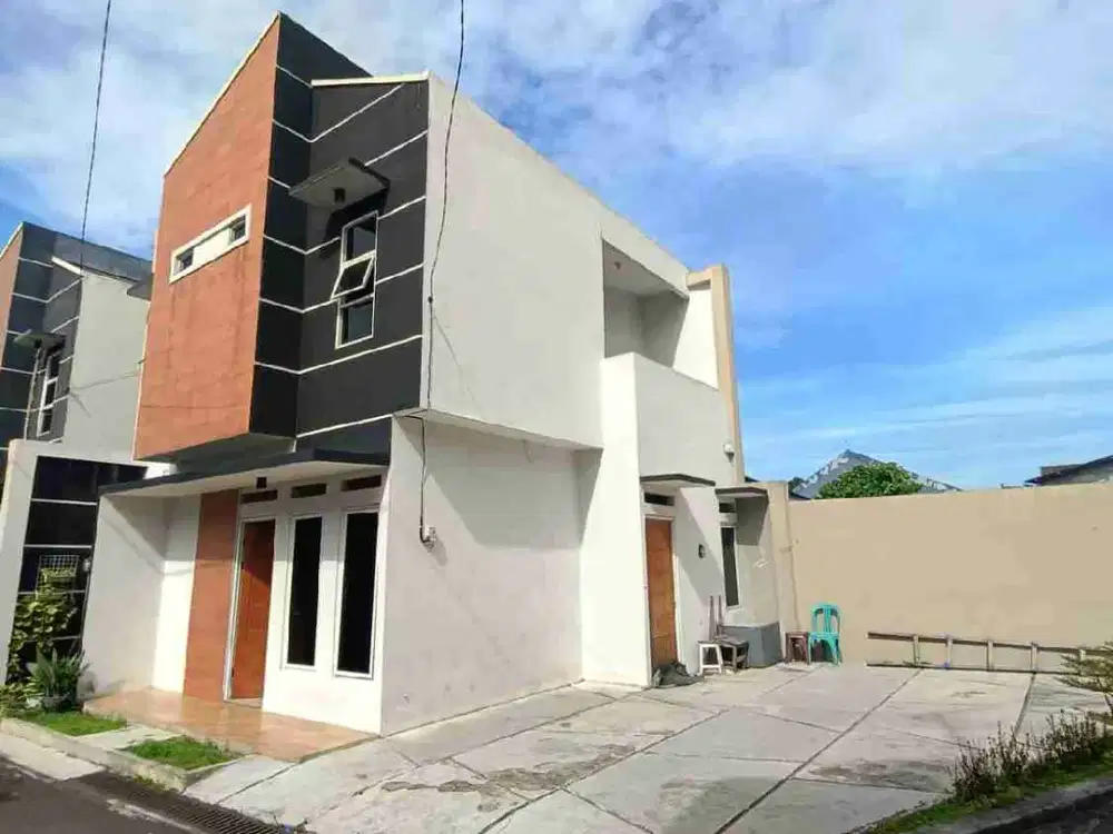 TERMURAH RUMAH BARU SIAP HUNI DALAM CLUSTER DI CIPAYUNG JAKARTA TIMUR
