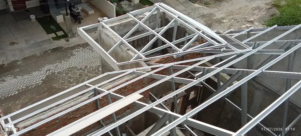 Jasa pemasangan rangka atap bajaringan.