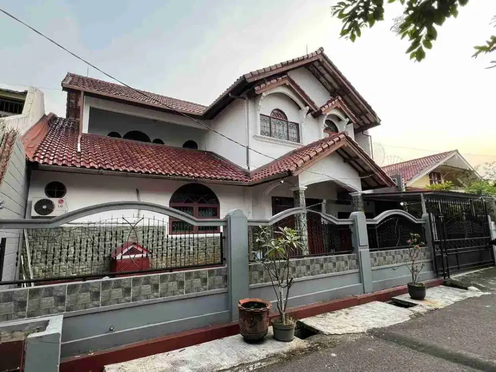 BISMILLAH HOT SALE RUMAH SIAP HUNI JL.DELMAN INDAH JAKARTA SELATAN