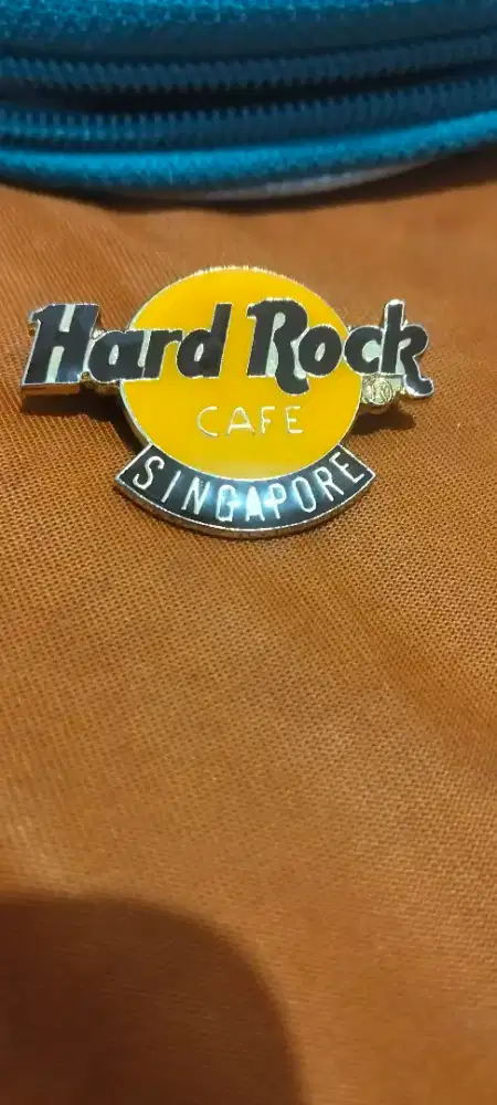 Pin Klasik Hard Rock Cafe Singapore
