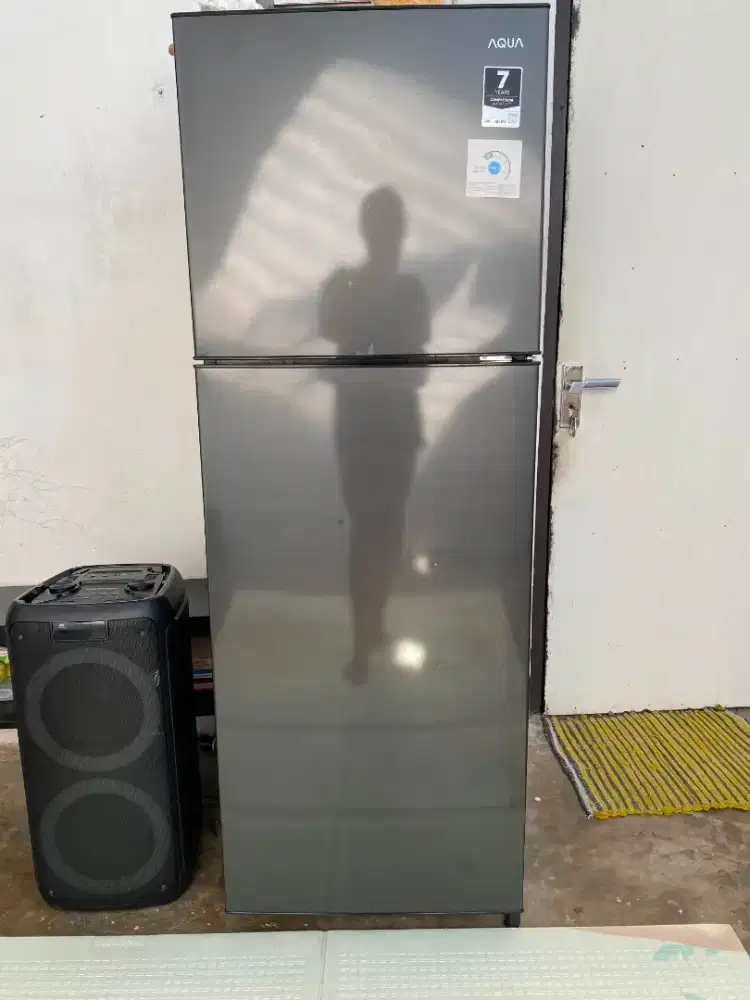 Kulkas dua pintu Aqua