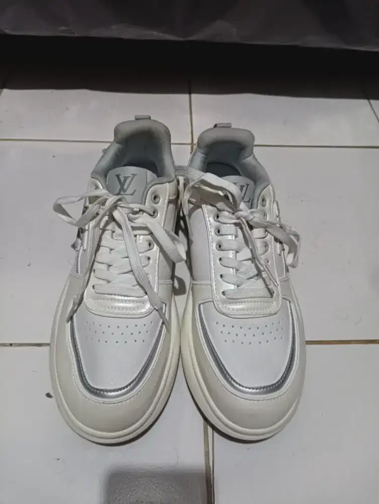 Dijual Sepatu Louis Vuitton Italy Second mantap
