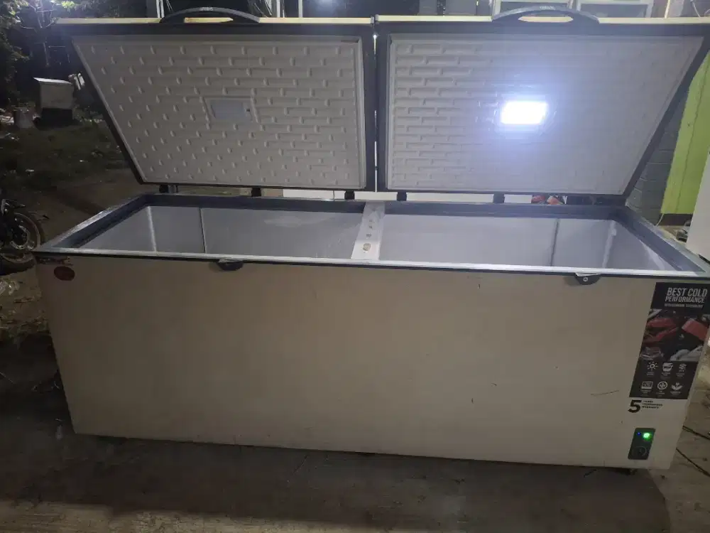 Freezer bok merek Gea kapasitas 1200 liter
