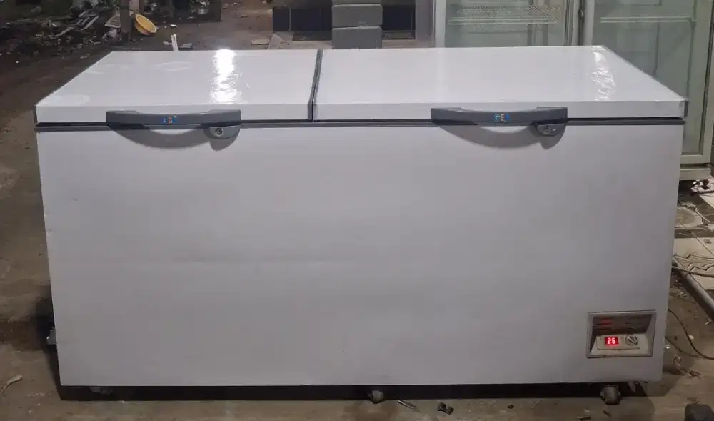 di jual freezer box GEA 600 liter