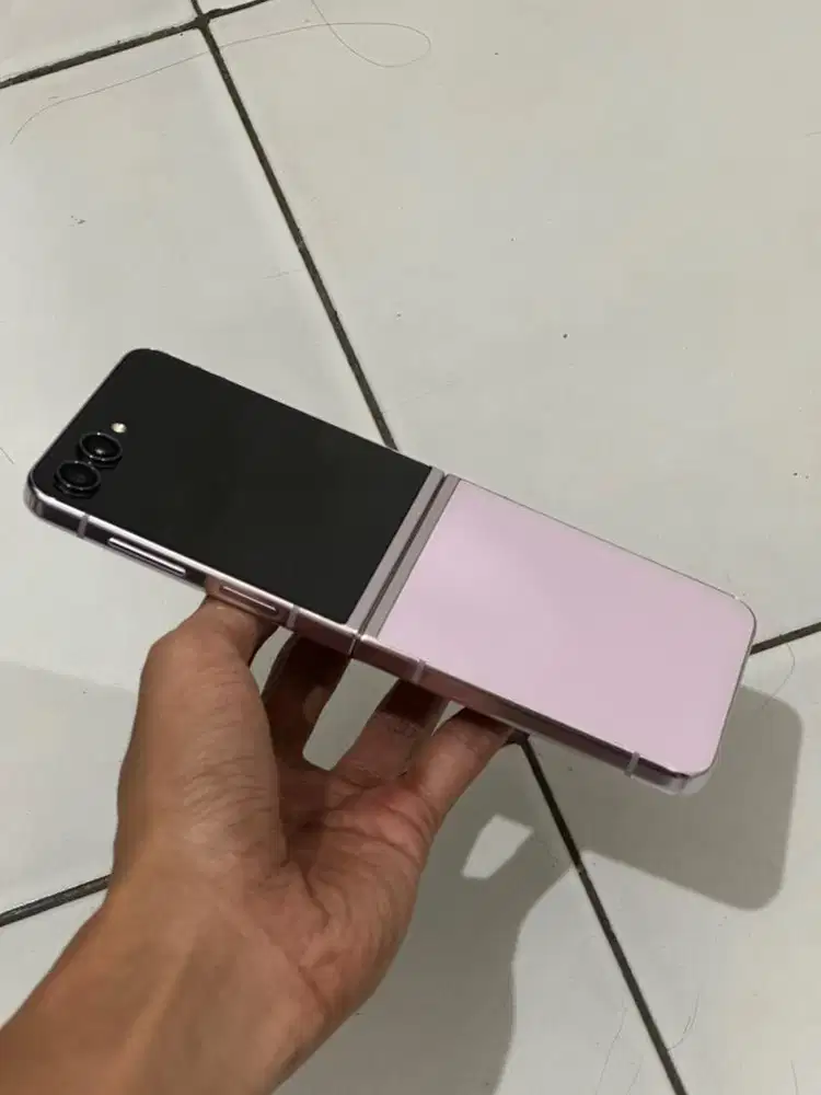 SAMSUNG GALAXY Z FLIP 5 8/256GB LAVENDER RESMI SEIN
