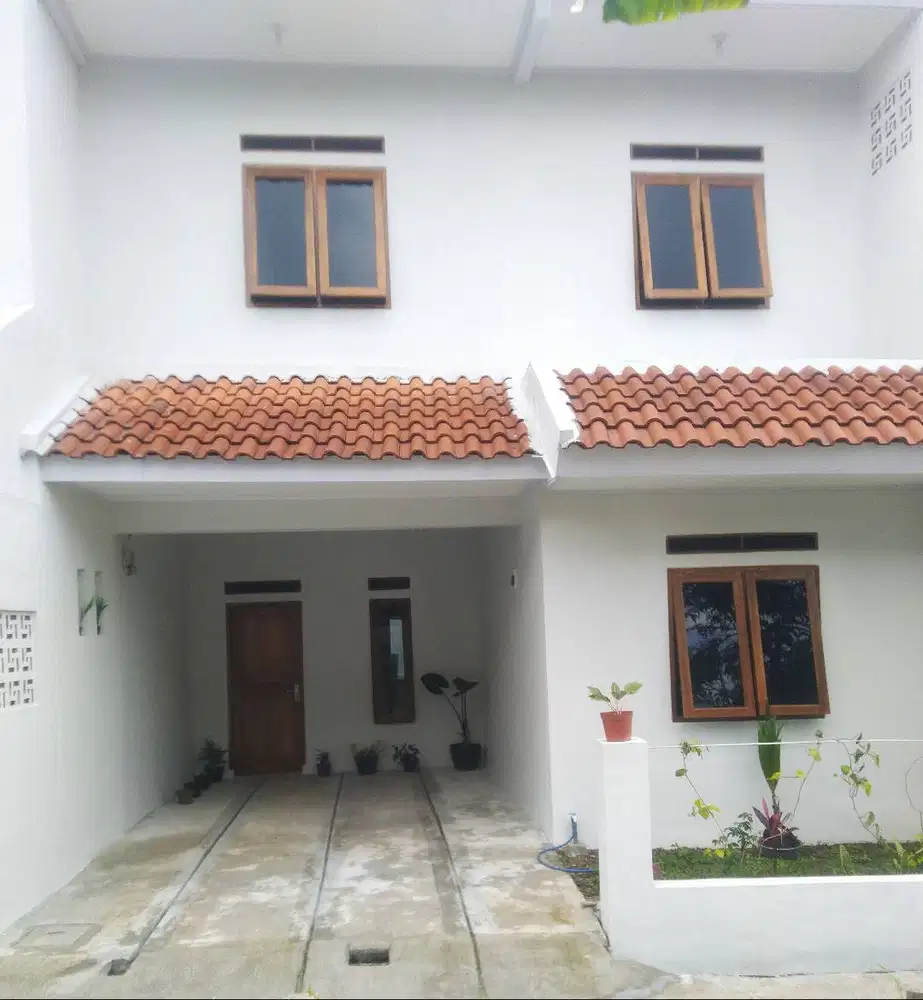 4 Kamar, Halaman Belakang Luas