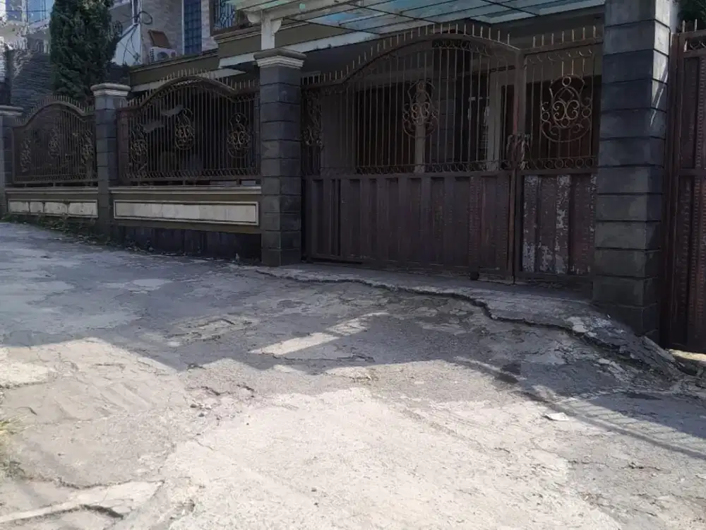 JUAL CEPAT RUMAH 4 LANTAI LUAS & TERAWAT DI KAWASAN BANDUNG UTARA DEKAT KAMPUS WIDIATAMA KOTA BANDUNG