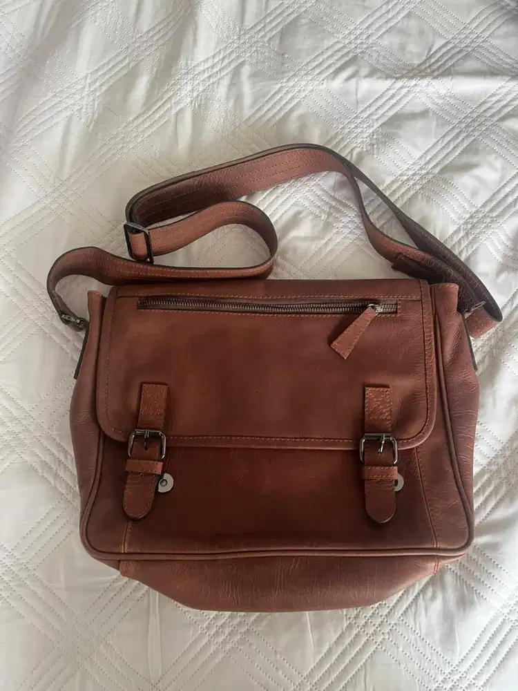 Tas kulit merk Reven