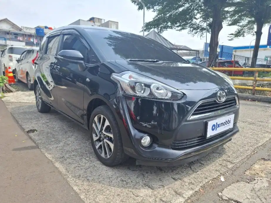 DP MURAH Toyota Sienta 1.5 V Bensin-MT 2016 Hitam CAEXD