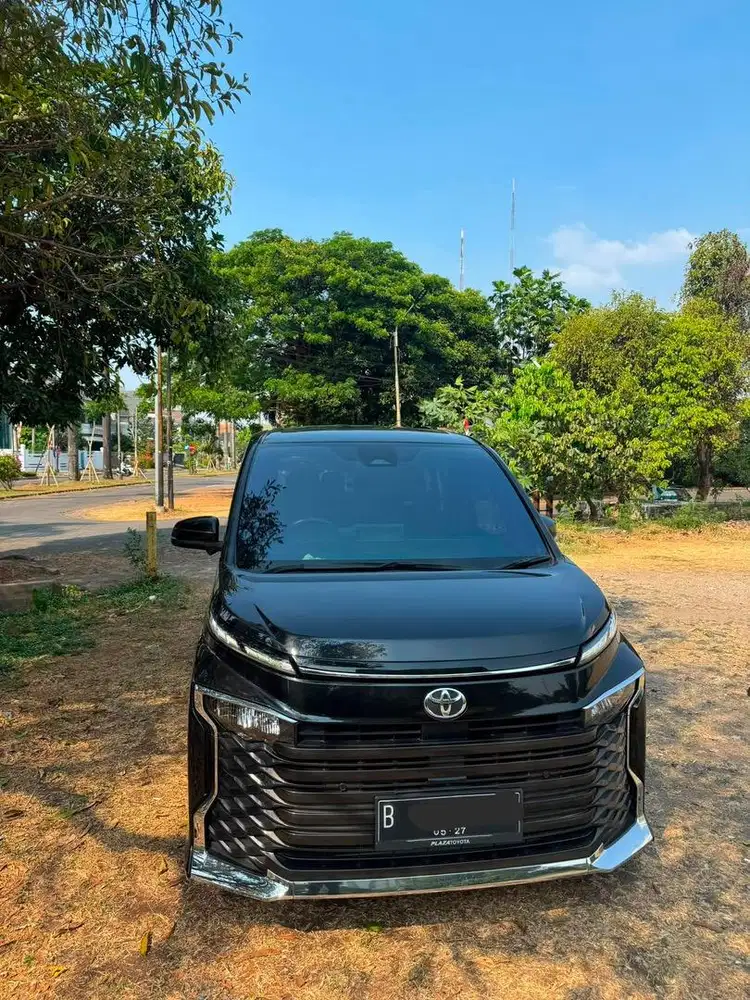 Toyota Voxy 2022 KM Antik