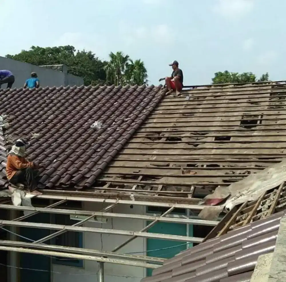 Melayani Renovasi bongkar atap lama ganti rangka baja ringan dll