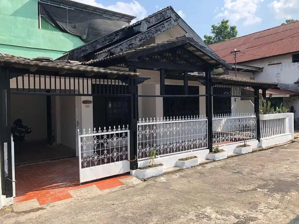 DISEWAKAN RUMAH kenten, Jl MP Mangkunegara 3 kamar tidur 2 wc