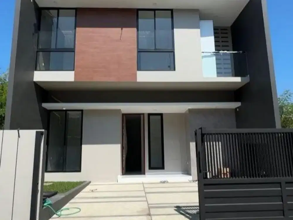 Rumah Ready nyaman tentram di pakuwon city surabaya timur harga 2- M an hanya 1 unit saja