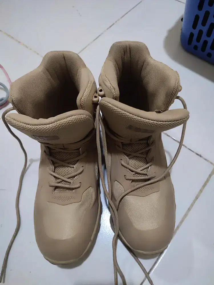 Sepatu safety gunung size 42