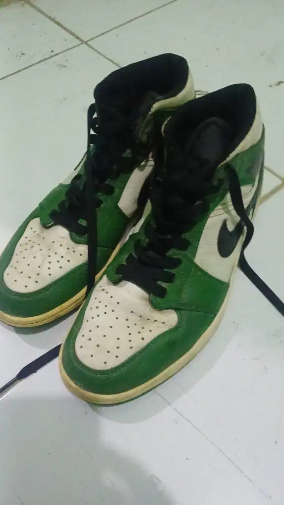 Sepatu Air Jordan 1 Mid SE Pine Green White