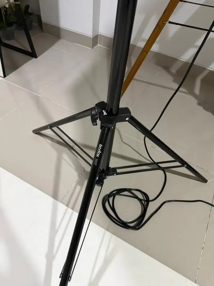 Godox 380F Heavy Duty Light Stand (Like New)