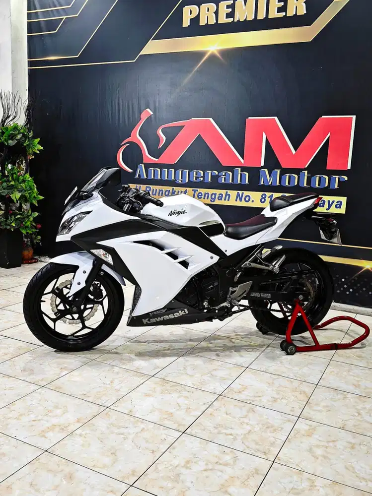 Ninja FI 250cc super mulus km.4rb putih metalik.Anugerah motor rungkut