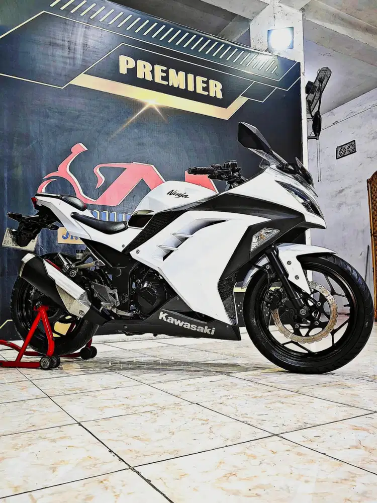 Ninja FI 250cc super mulus km.4rb putih metalik.Anugerah motor rungkut