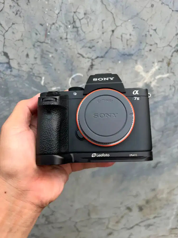 Kamera Sony A7 II + Lensa FE 50mm F1.8 Fullset SC Rendah
