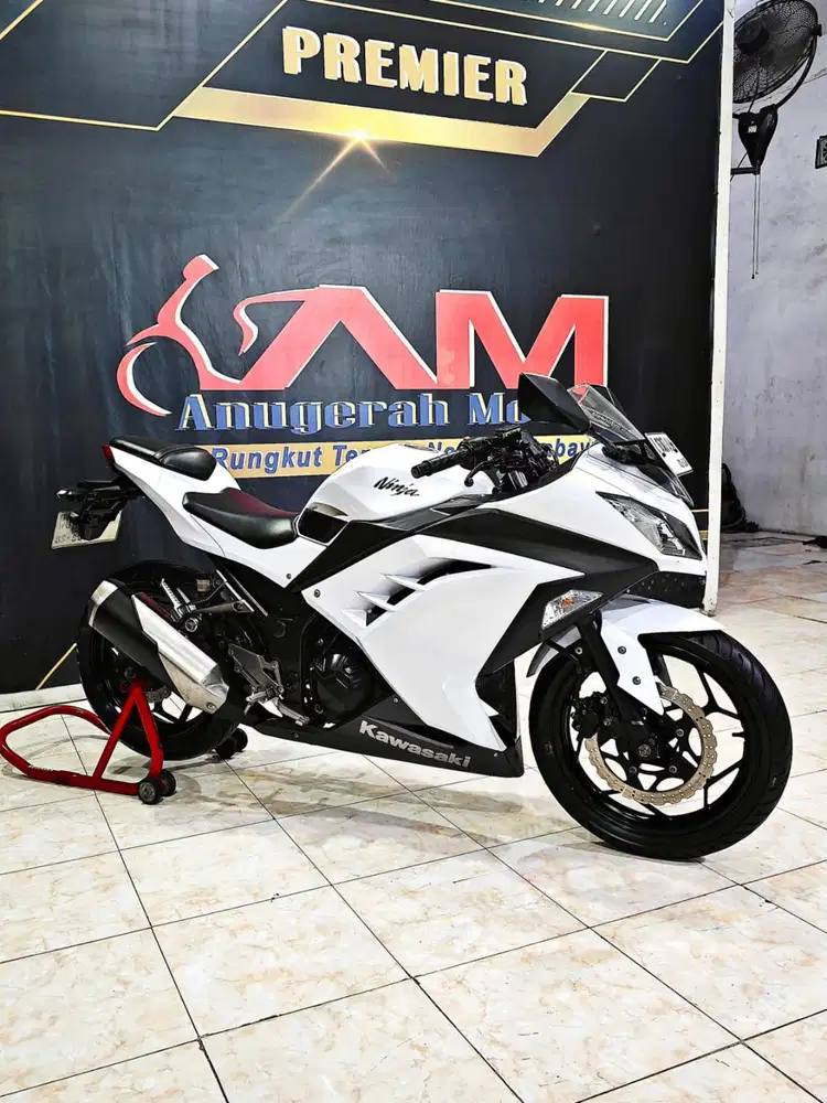 Ninja FI 250cc super mulus km.4rb putih metalik.Anugerah motor rungkut
