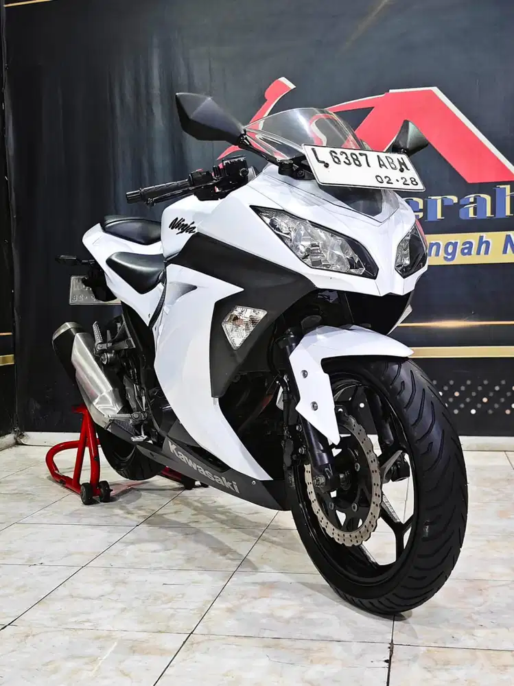 Ninja FI 250cc super mulus km.4rb putih metalik.Anugerah motor rungkut