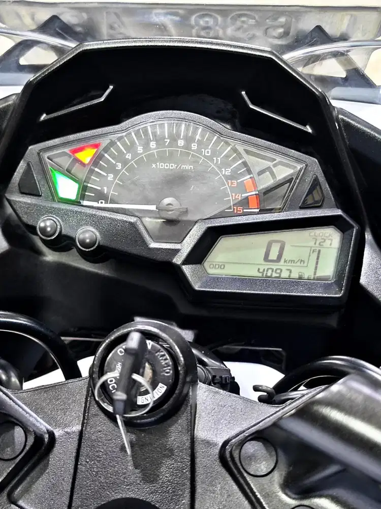 Ninja FI 250cc super mulus km.4rb putih metalik.Anugerah motor rungkut
