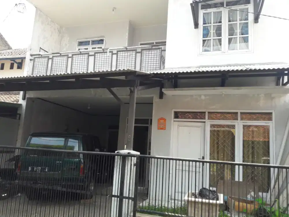 Disewakan Rumah 2 Lantai Di Kawasan Cikutra Sangat Cocok Untuk Mahasiswa/Mahasiswi Maupun Kantor