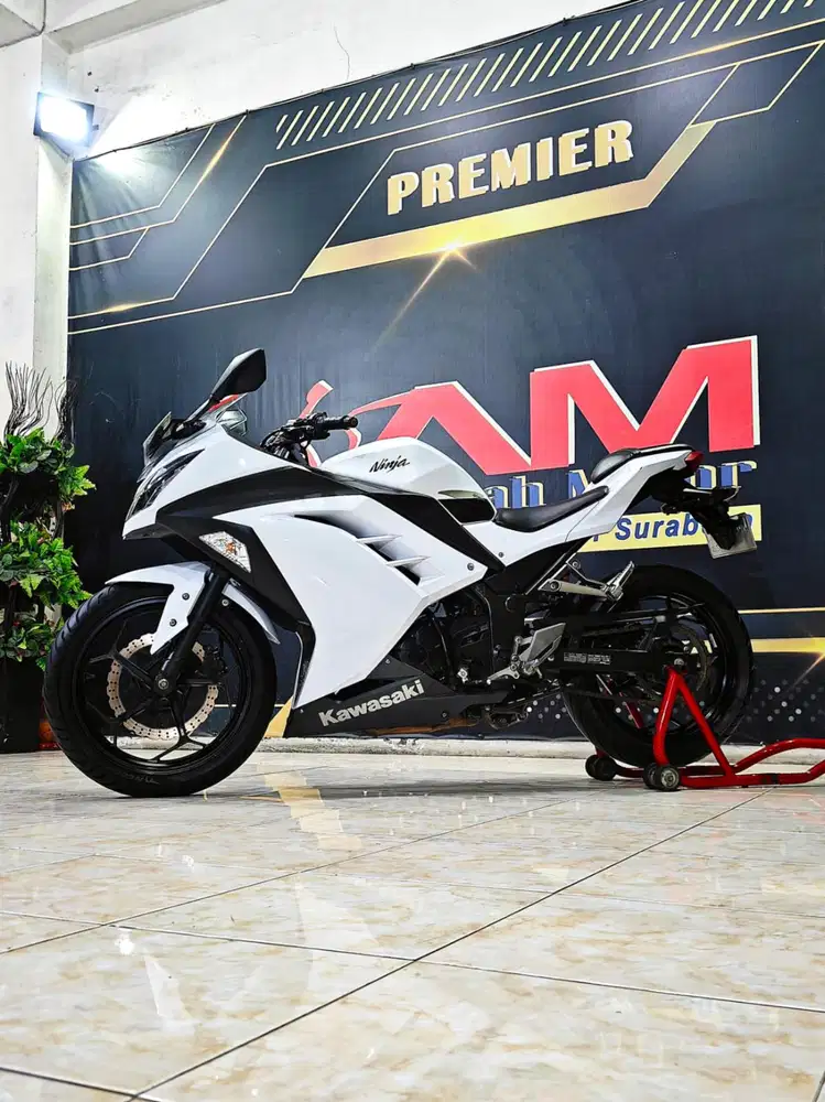 Ninja FI 250cc super mulus km.4rb putih metalik.Anugerah motor rungkut