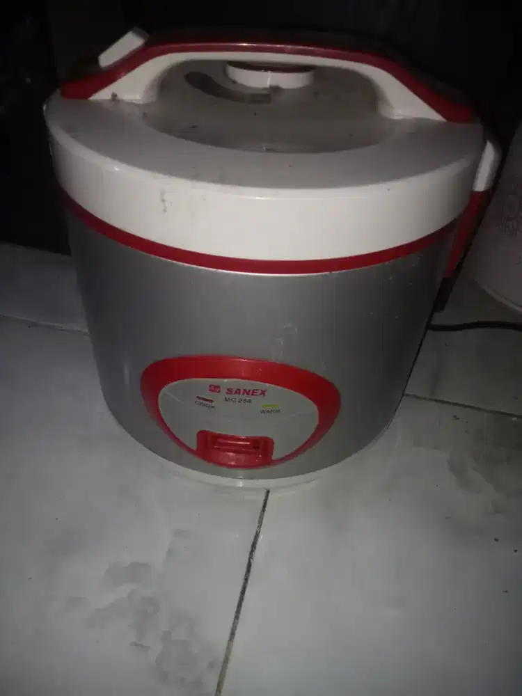 Alat untuk masak nasi dan menghatkan nasi Rp 50.000