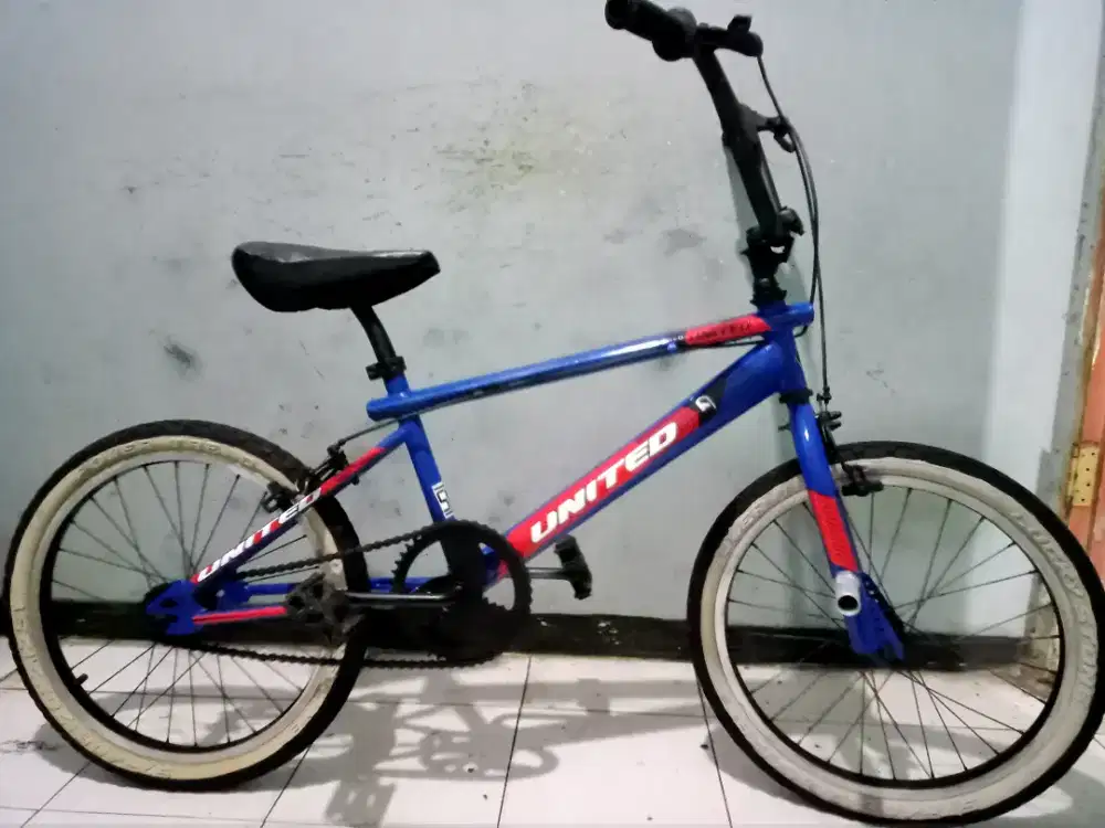 Dijual sepeda BMX merk UNITED ring 20 kondisi masih bagus Keker normal