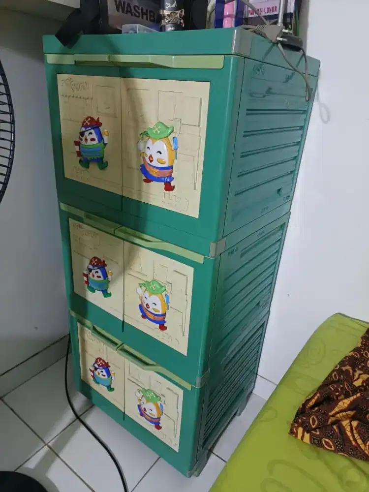 Lemari baju 3 susun