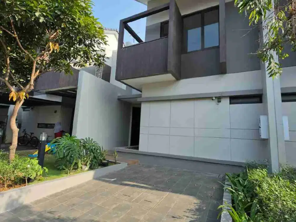 Rumah Flora cakep semi furnish ada kitchen set dengan KT 4 dan kM 2, ada taman depan & belakang juga carport 1
