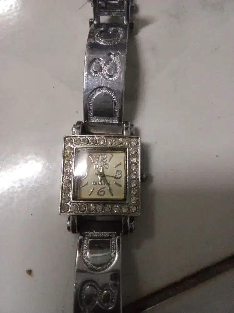 Jam tangan wanita merk d & g ( Dolce & gabbana)